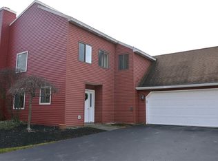 16 Loudonwood Dr E, Albany, NY 12211