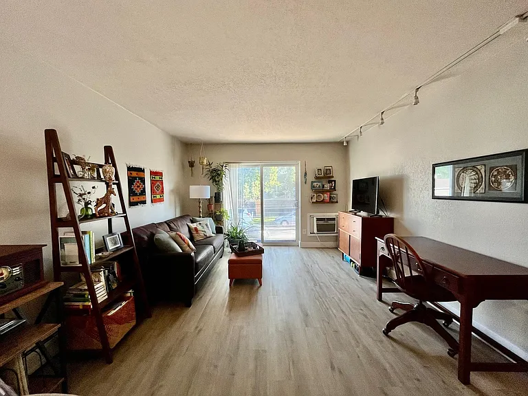 188 S Logan St #205 — Photo 14