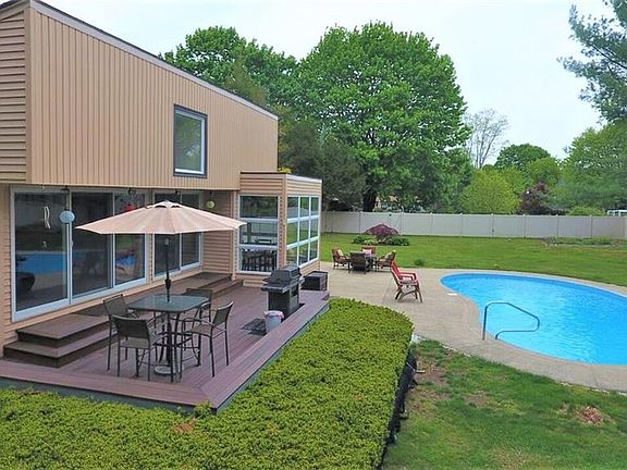 3rd image of 620 Stony Ln