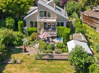 1115 Lenora Rd, Bowen Island, BC V0N 1G1