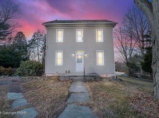 2976 N Delaware Dr, Mount Bethel, PA