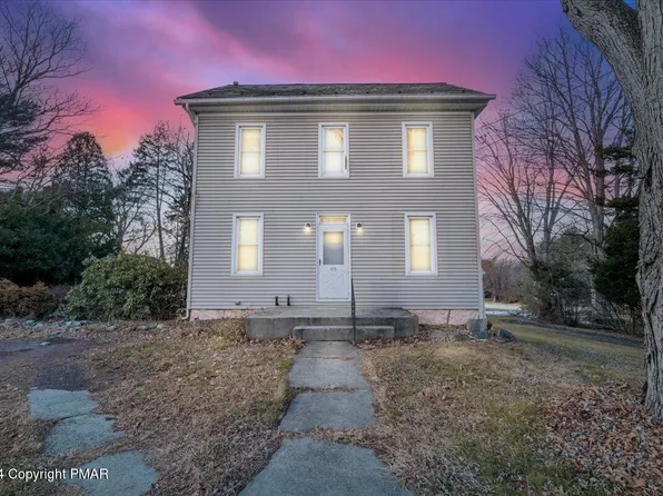 2976 N Delaware Dr, Mount Bethel, PA 18343