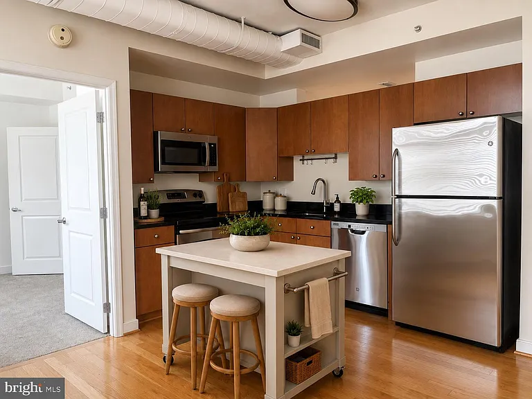 155 Potomac Psge #408 — Photo 13