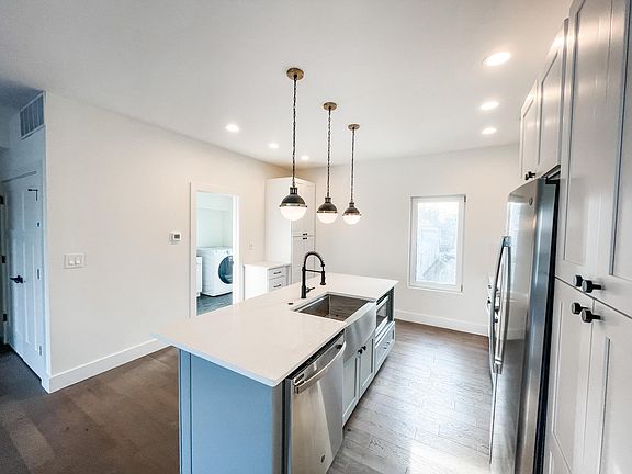 4th image of 2474 Thurman St #1-3
