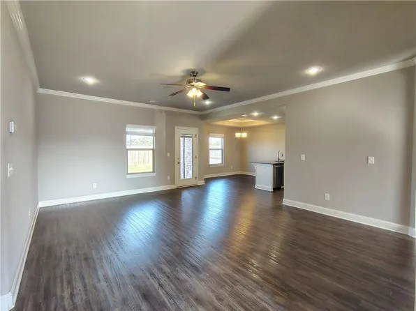 1742 Charismatic Dr, Prairie Grove, AR 72753