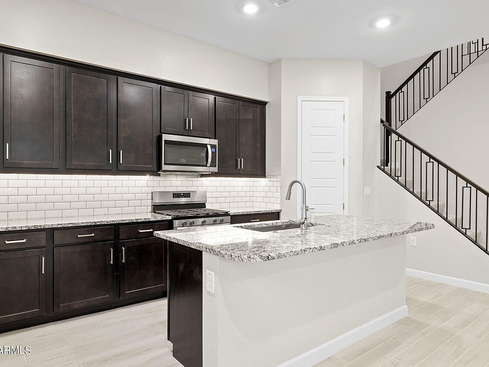 1st image of 5062 E HARTFORD Avenue