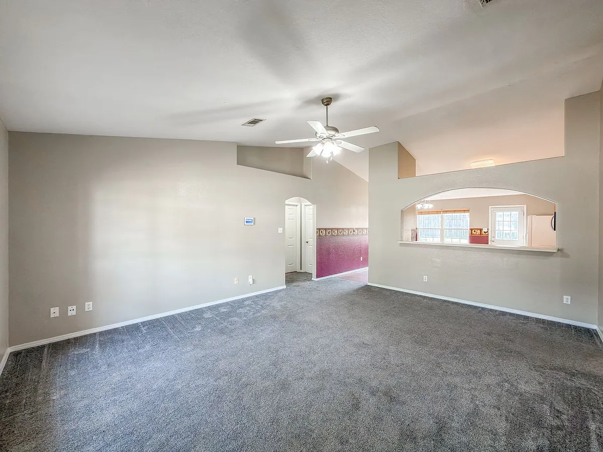 Building Photo - 604 Chateau Dr