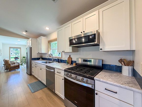 5th image of 612 Irving Beach Dr SW