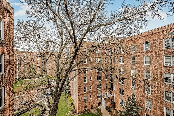 Sold by Re/Max In The City | media 12