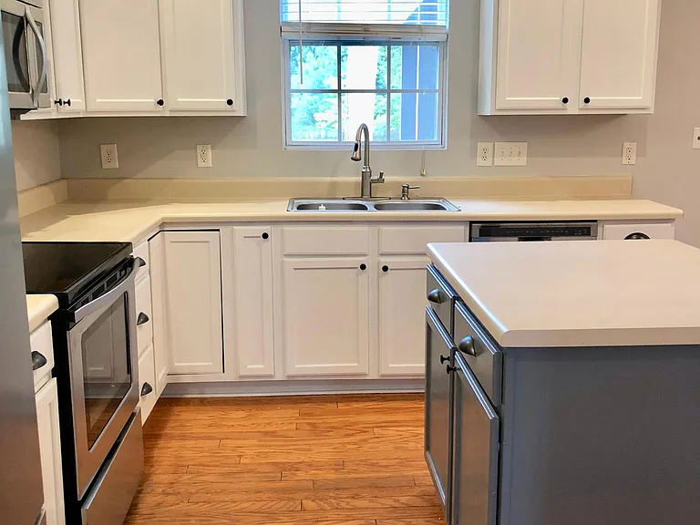 1004 Holly Meadow Dr — Photo 14