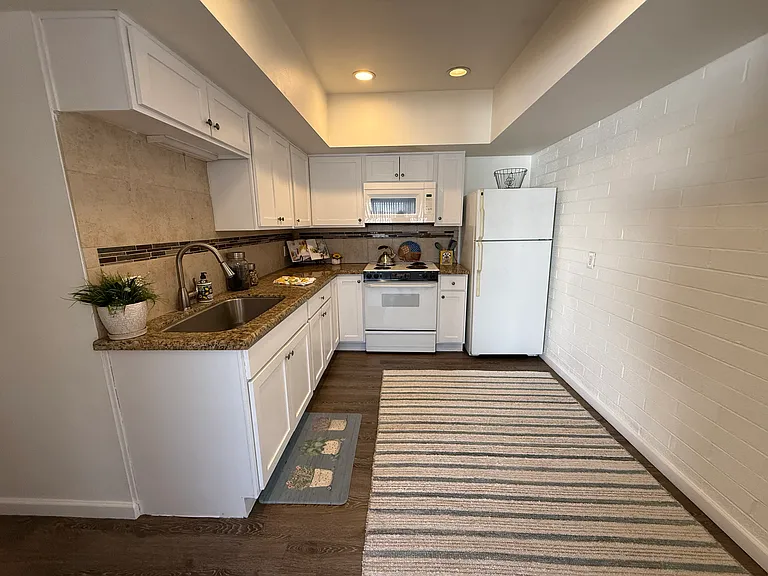 524 W Malibu Dr #4 — Photo 8
