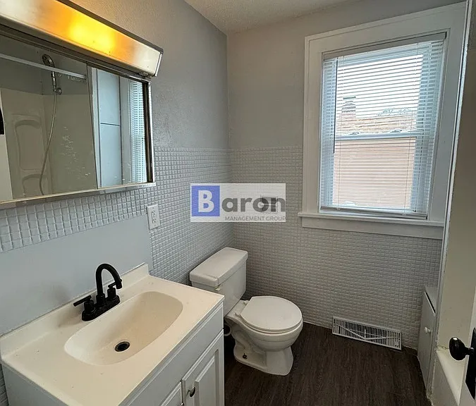 205 E Victoria St — Photo 7