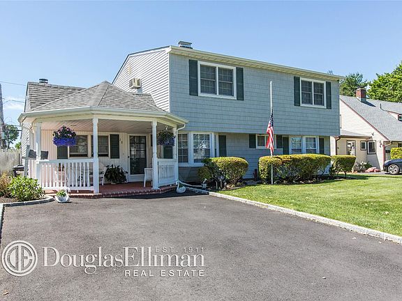 3rd image of 28 Coachman Ln