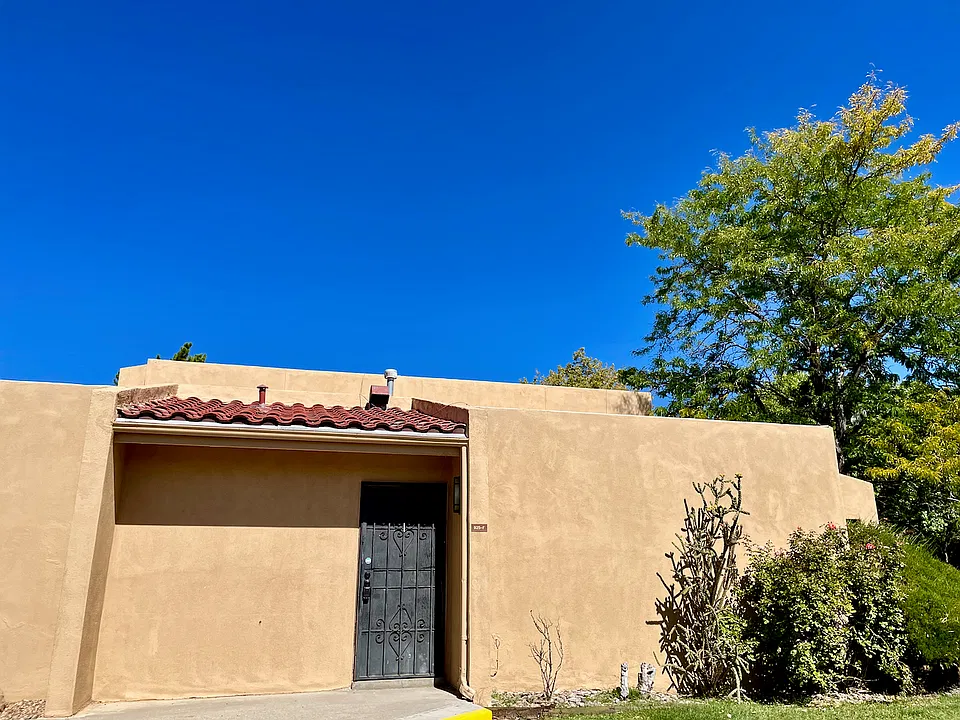 925 Country Club Ave