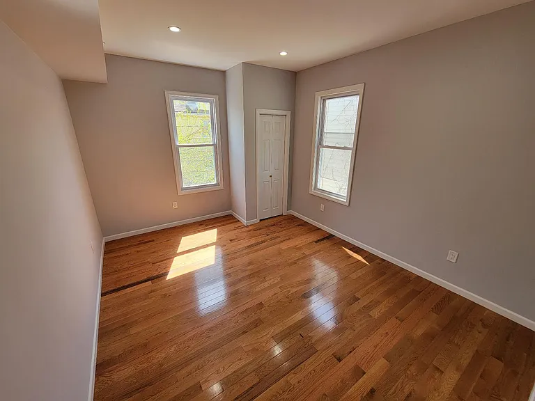 166 N 15th St #2 — Photo 8