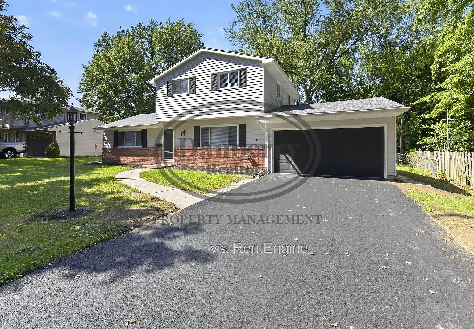 4 bed, 2.0 bath, 1487 sqft, $2,400 — Photo 2