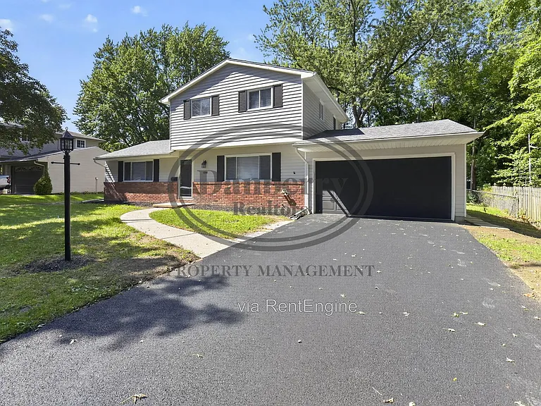6946 Kinsman Dr — Photo 2