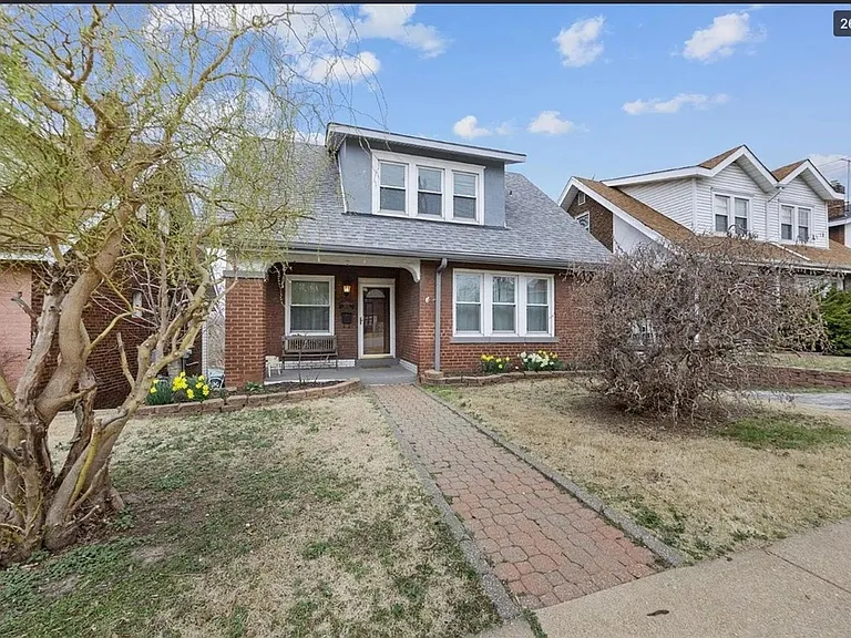 2835 Hampton Ave — Photo 2