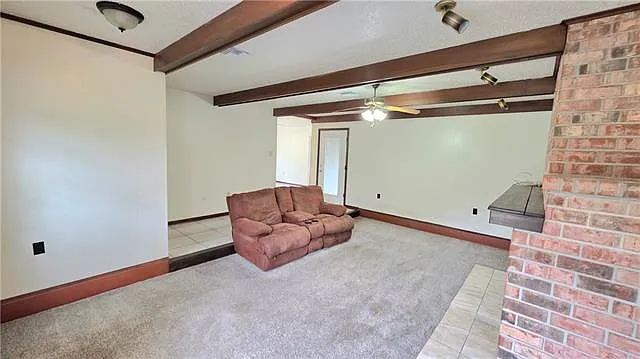 106 Gondrella Dr — Photo 5