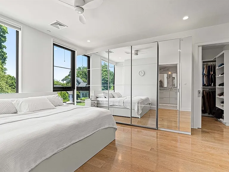 100 Linden St #203 — Photo 12