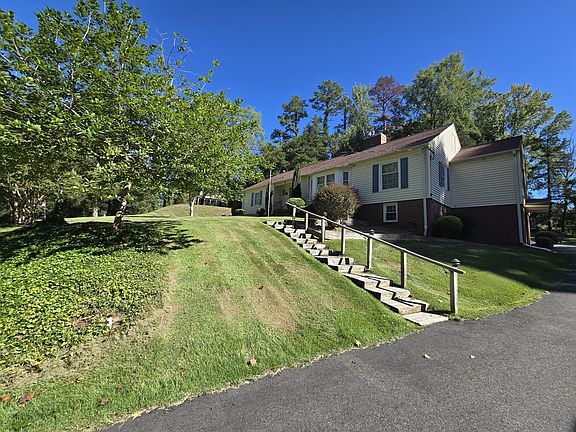 2nd image of 680 Park Ln