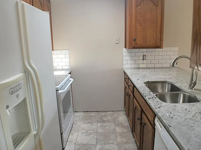 2135 Goodrich Dr — Photo 8