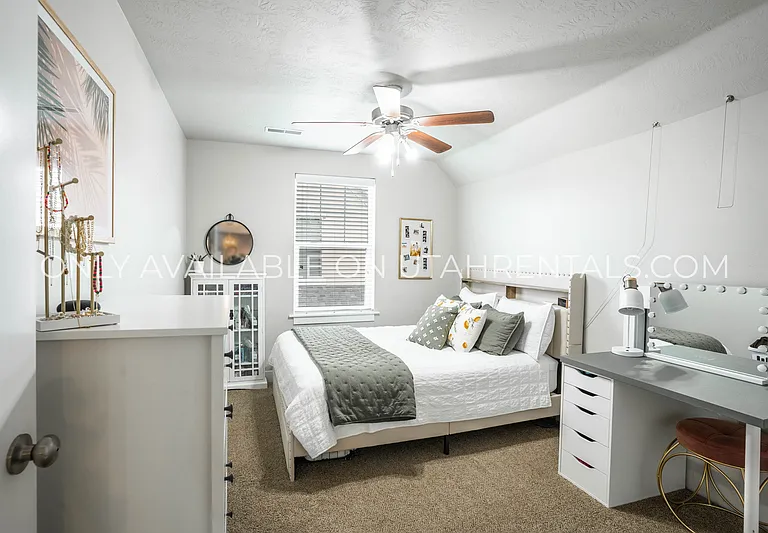 1777 W Yarrow Dr — Photo 22