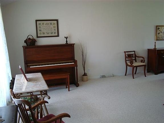 3rd image of 6948 Greenbriar Dr
