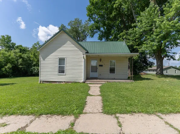 210 W Marion St, Paris, MO 65275