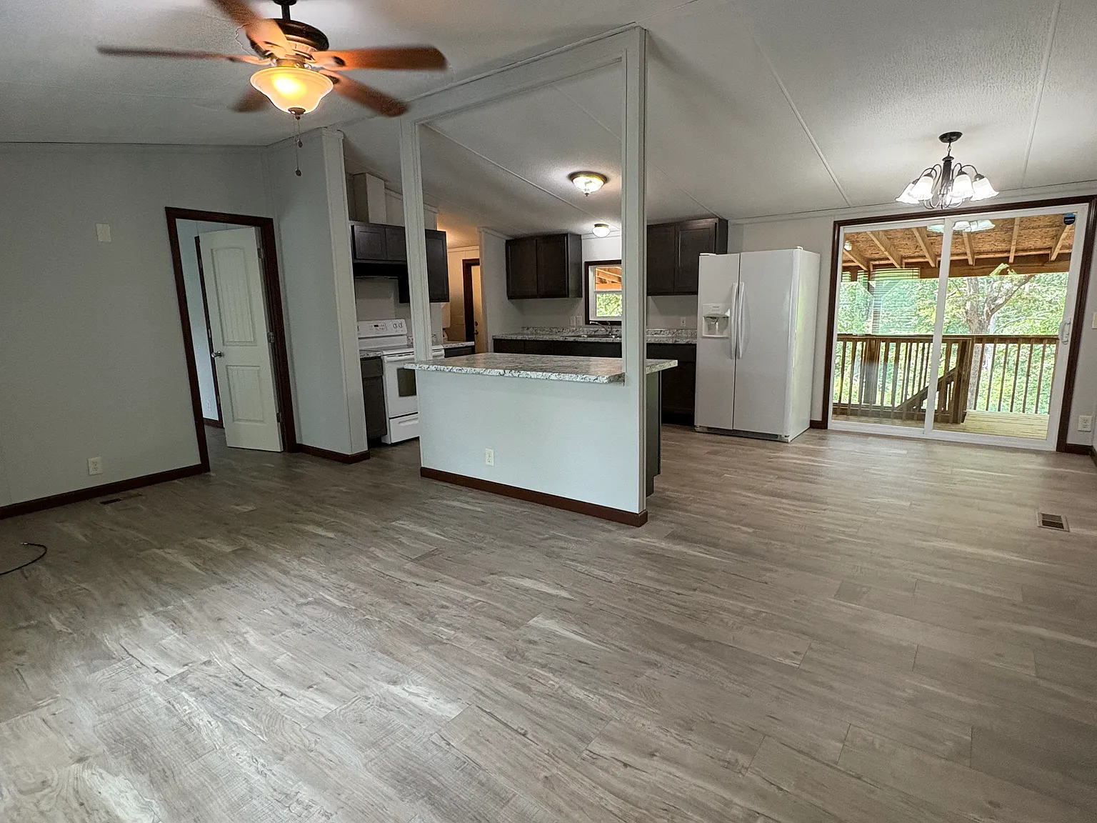 3 bed, 1100 sqft, $1,700 — Photo 2