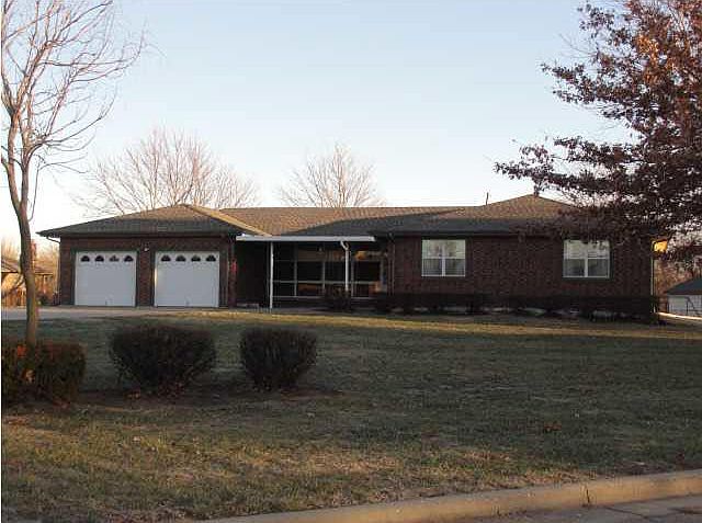 1st image of 7 Woodland Dr