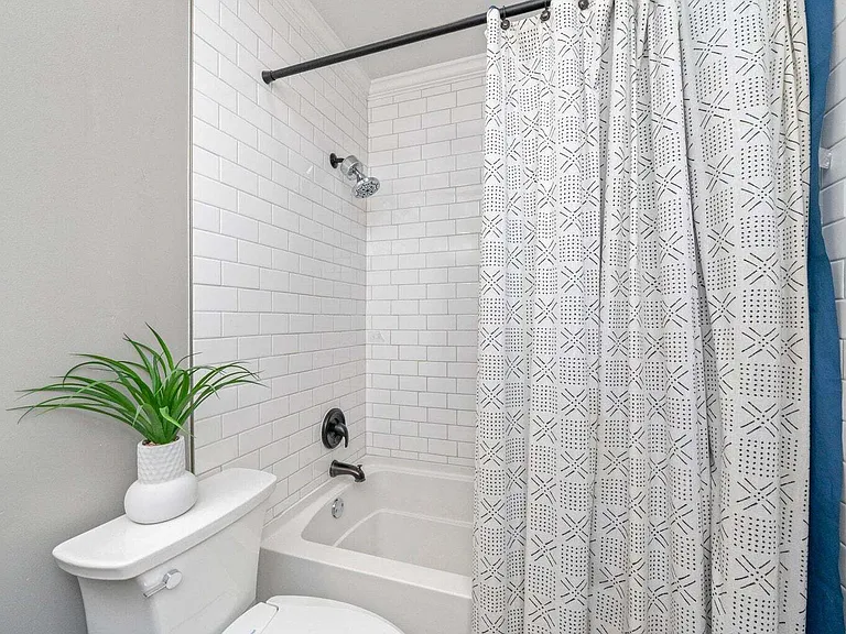110 Green Dr — Photo 36
