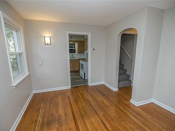 5th image of 3179 Wilson St