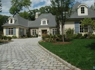 477 Lewelen Cir, Englewood, NJ 07631