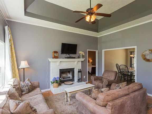 3rd image of 317 Oakdale Dr