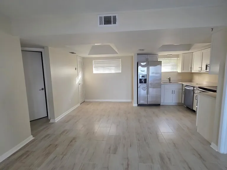 656 W Osceola St — Photo 15