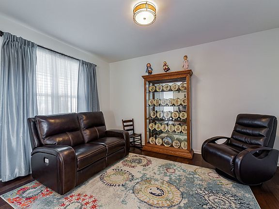 5th image of 1412 Star Grass Cir
