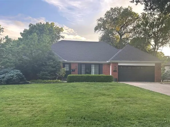 5218 Pawnee Dr, Roeland Park, KS 66205