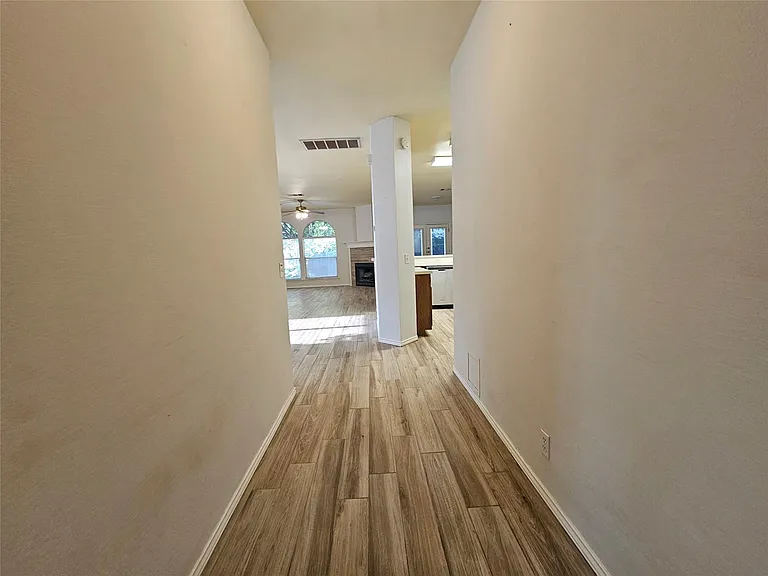 8506 Hillrock Dr — Photo 17