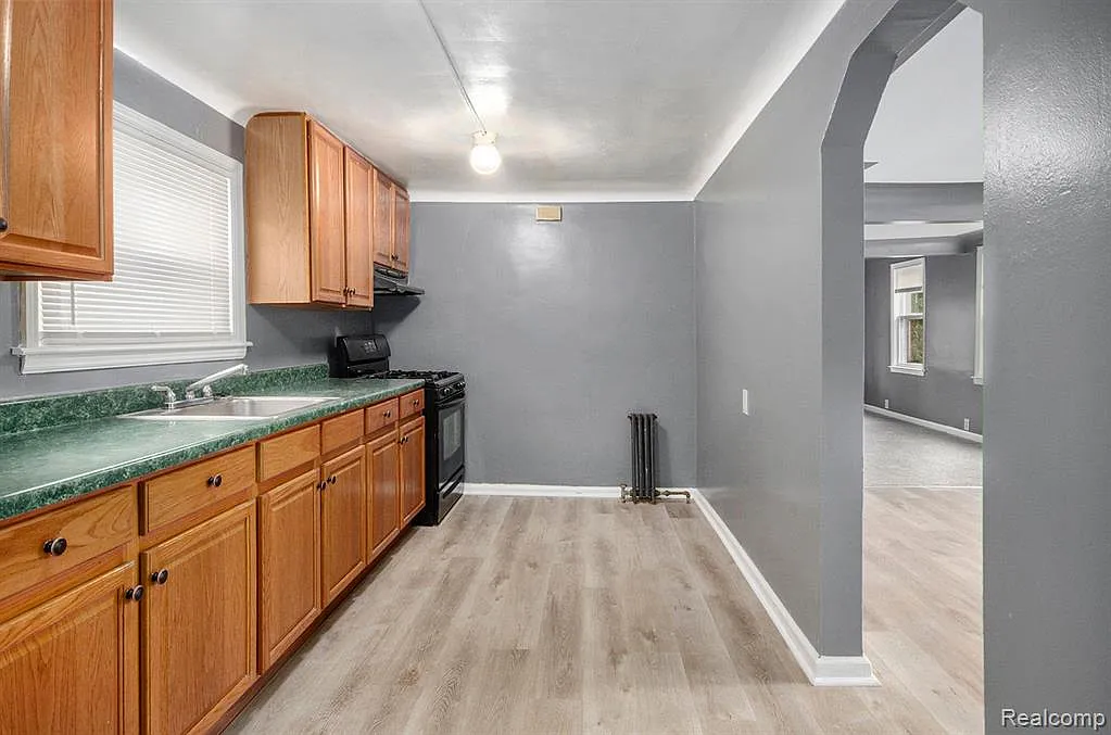 Lakeview St, Saint Clair Shores — Photo 3