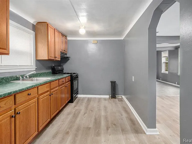 Lakeview St — Photo 3