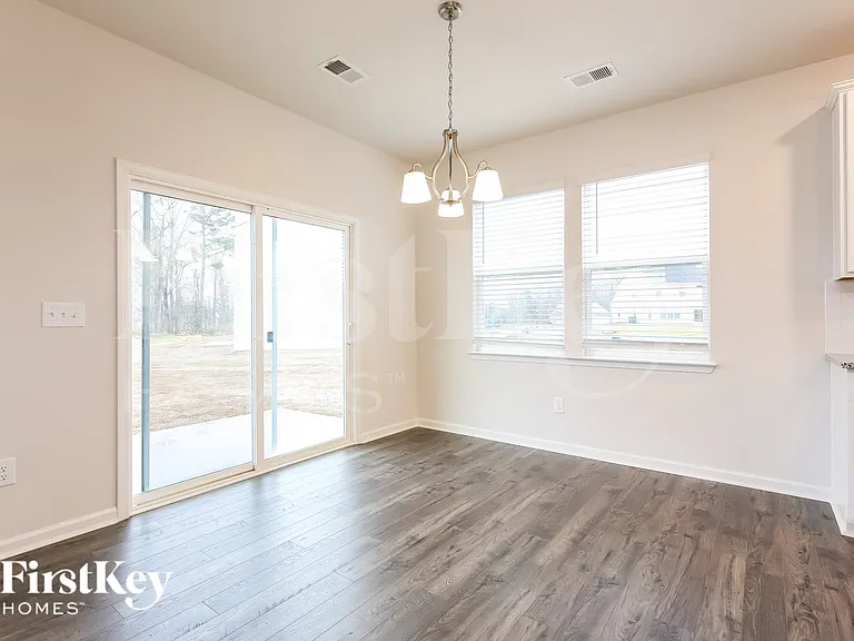 400 Stonefence Dr — Photo 5