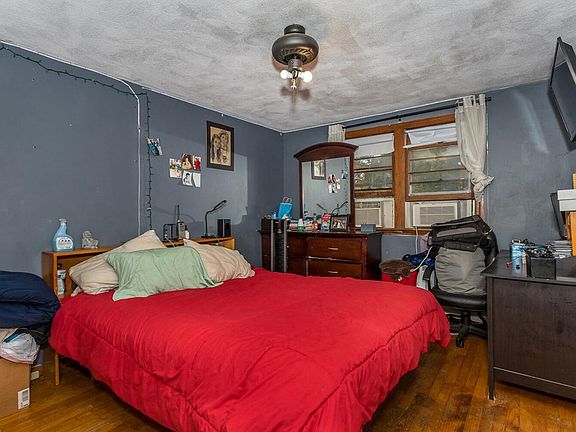 5th image of 35 Digby Ave
