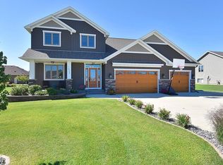 1625 Gray Fox Dr NE, Owatonna, MN 55060