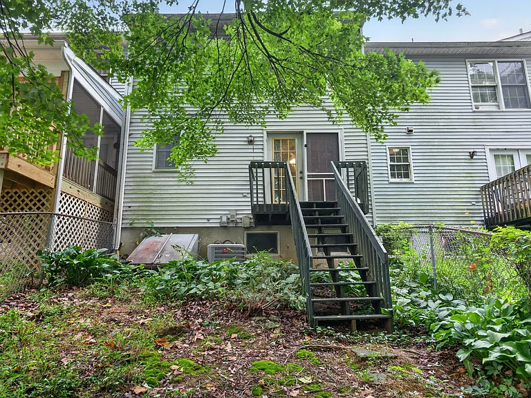 8 Cypress Dr — Photo 32