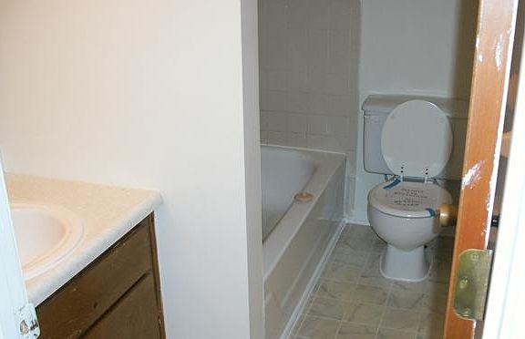 4th image of 110 Kenton Ct APT 12