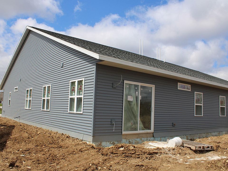2nd image of 844 Prairie Gdns Unit 22