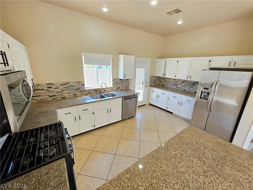 4 bed, 2.0 bath, 1548 sqft, $1,995 — Photo 4