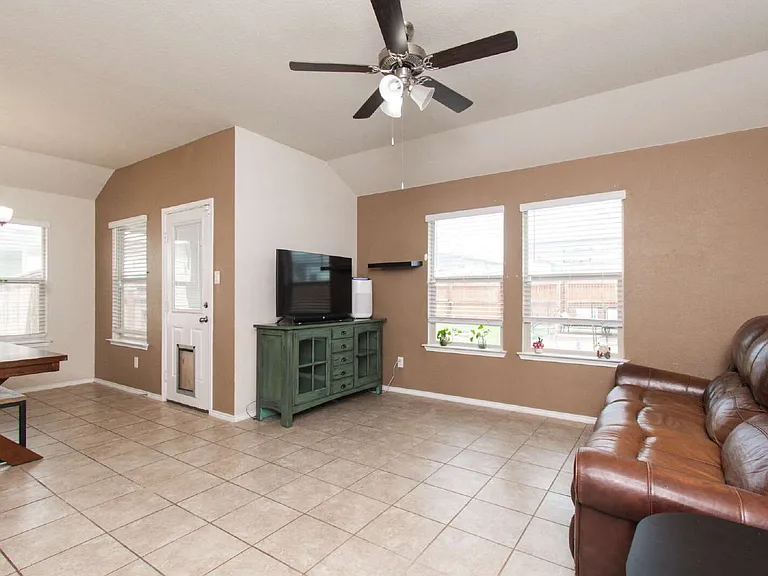 2515 Pintail Loop — Photo 2