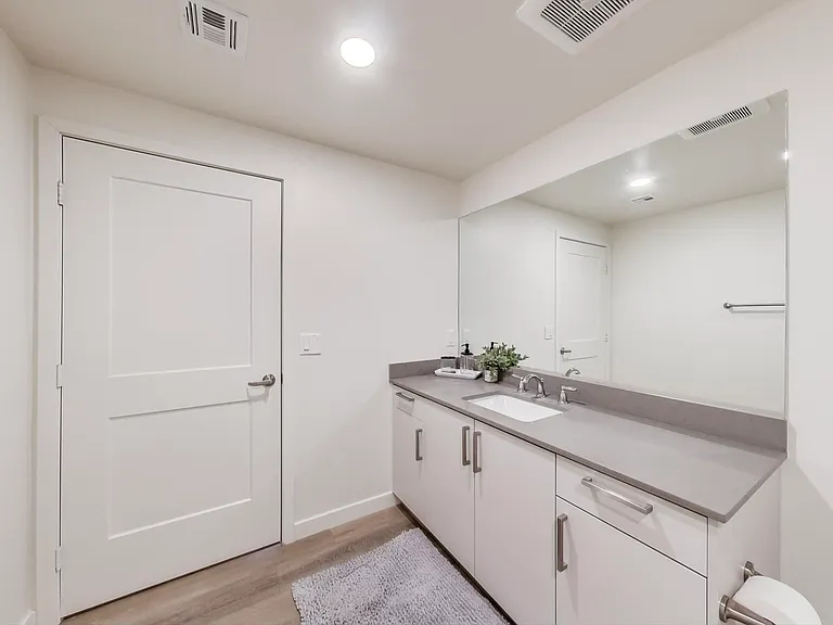 11616 Burbank Blvd #Penthouse 2 — Photo 20